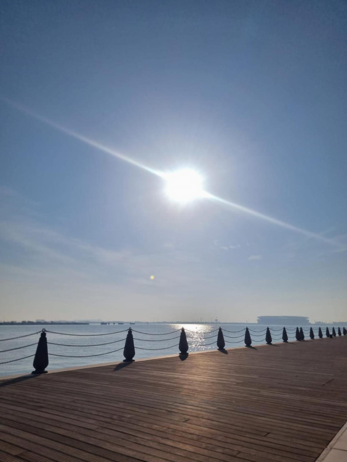 Mina Hotel And Residences By The Torch ドーハ エクステリア 写真 The sun at noon
