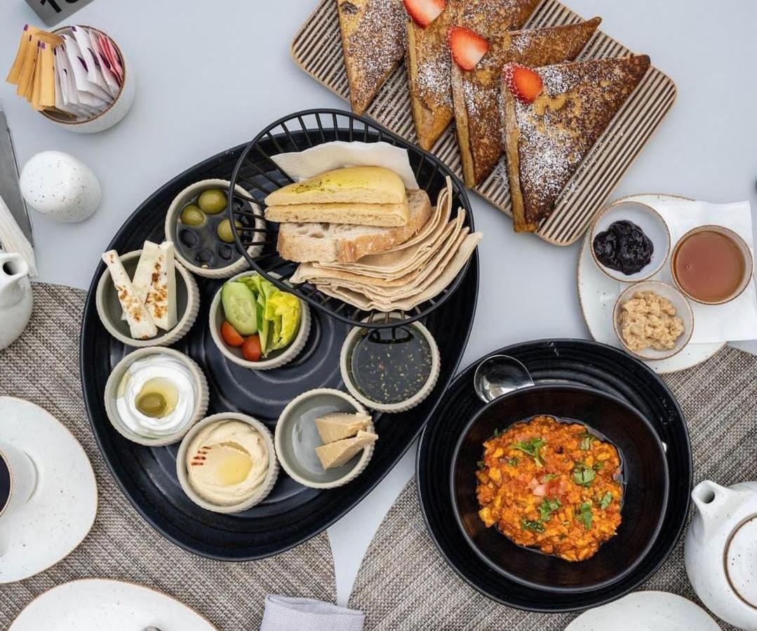 Mina Hotel And Residences By The Torch ドーハ エクステリア 写真 Israeli breakfast