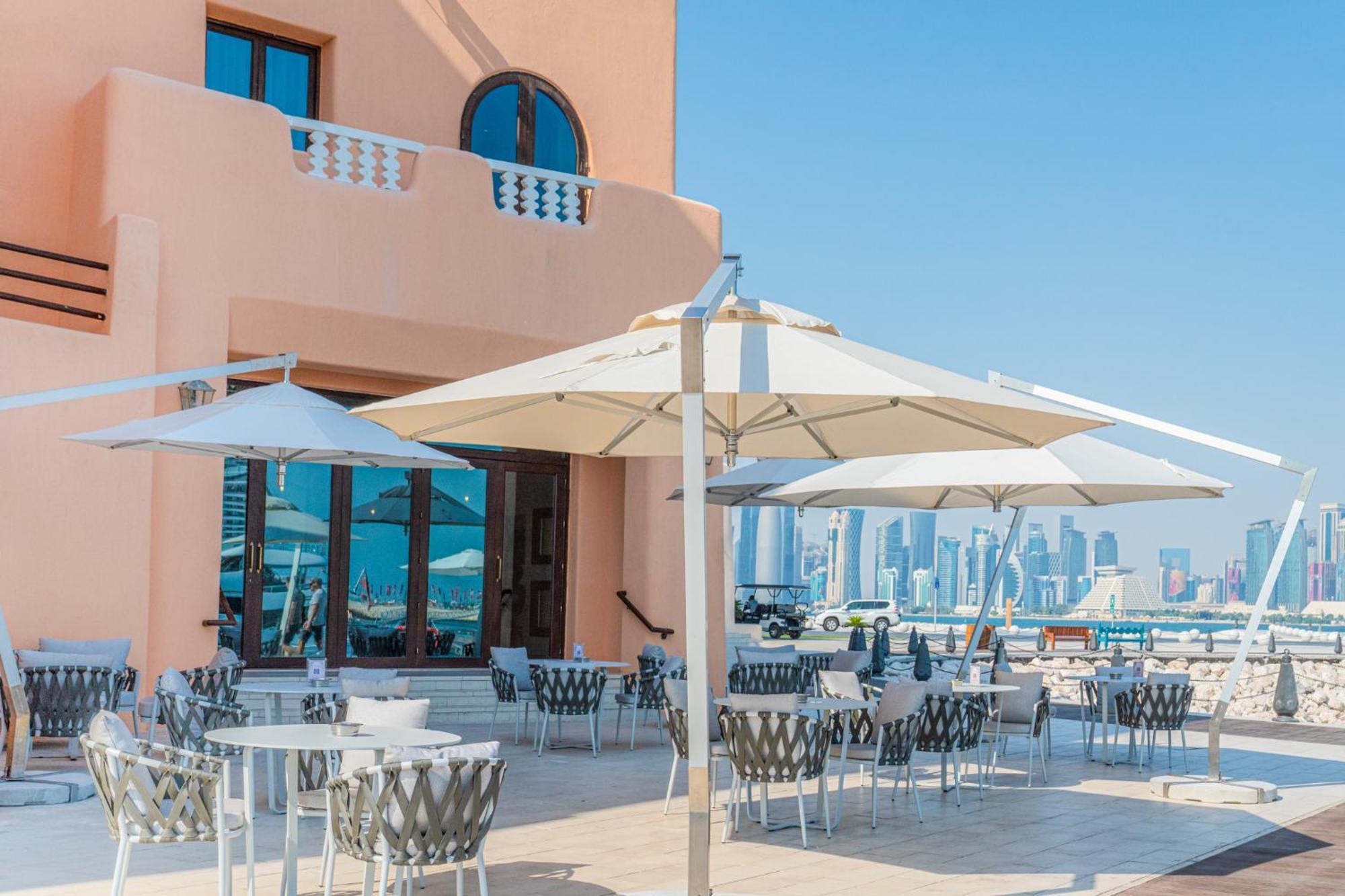Mina Hotel And Residences By The Torch ドーハ エクステリア 写真 A patio umbrella